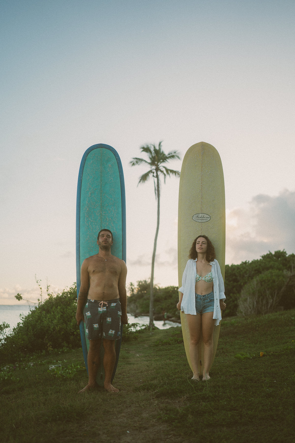 Couple de surfeurs en guadeloupe