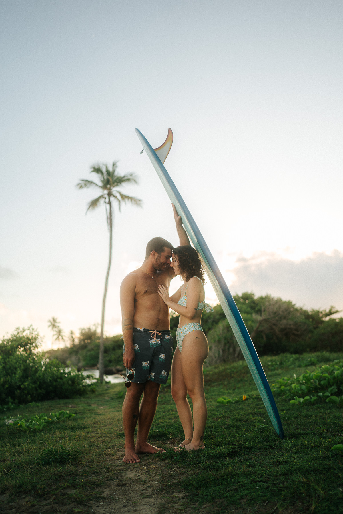 Couple de surfeurs en guadeloupe